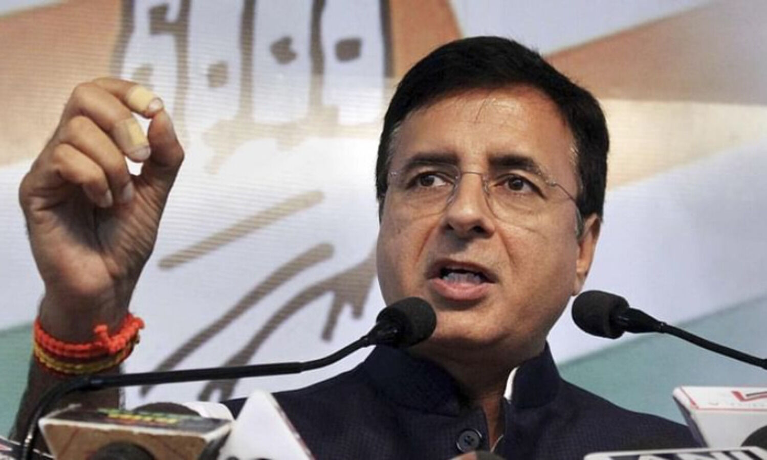 Sonia Gandhi didnt remove Amarinder as Pb CM, 78 Cong MLAs did it: Surjewala