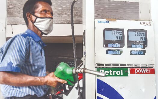 Bengal: Fuel prices hiked for 4th day in a row Bengal: Fuel prices hiked for 4th day in a row