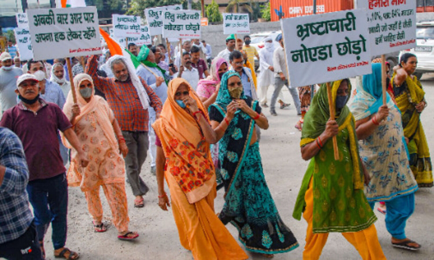 Protesters run over in UP: Farmers to stage stir outside DM offices across country on Monday