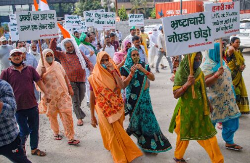Protesters run over in UP: Farmers to stage stir outside DM offices across country on Monday Protesters run over in UP: Farmers to stage stir outside DM offices across country on Monday