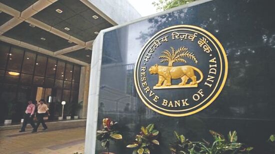 Reserve Banks rate-setting committee starts deliberation