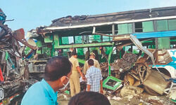 15 killed, 21 injured in bus-truck collision in UPs Barabanki