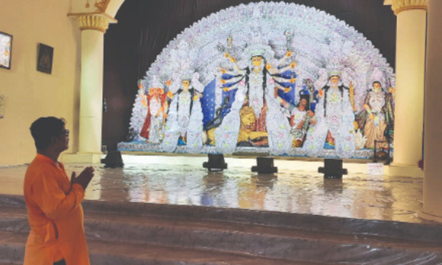 Tales of pandemic & social issues turn themes for pandals in city