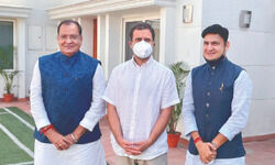 Ukhand Minister Yashpal Arya, his MLA son join Cong Ukhand Minister Yashpal Arya, his MLA son join Cong