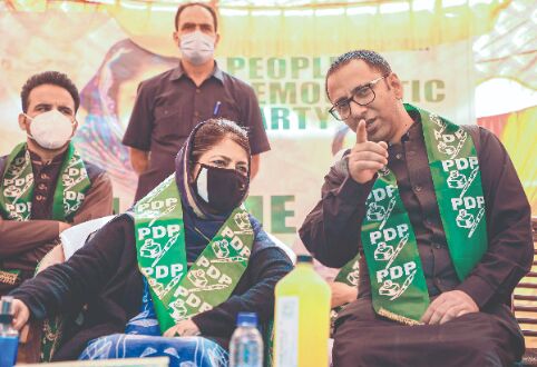 Mehbooba calls for united struggle to seek restoration of Art 370 Mehbooba calls for united struggle to seek restoration of Art 370