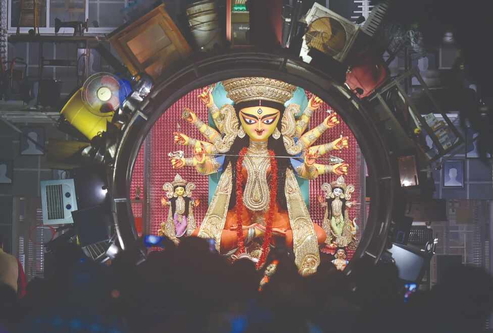 Pandals remain packed on Shasthi Pandals remain packed on Shasthi