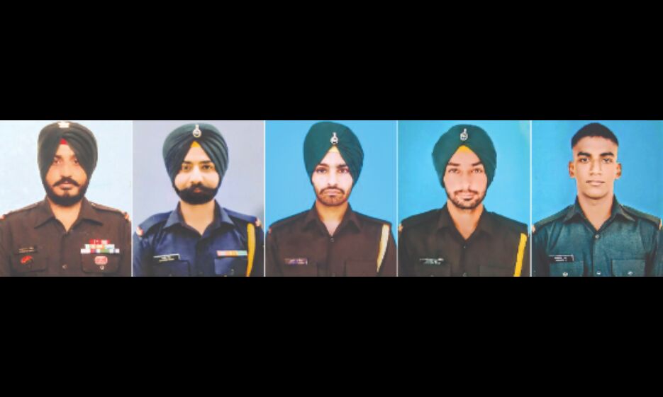 5 soldiers killed in fierce gunfight with terrorists in Poonch 5 soldiers killed in fierce gunfight with terrorists in Poonch