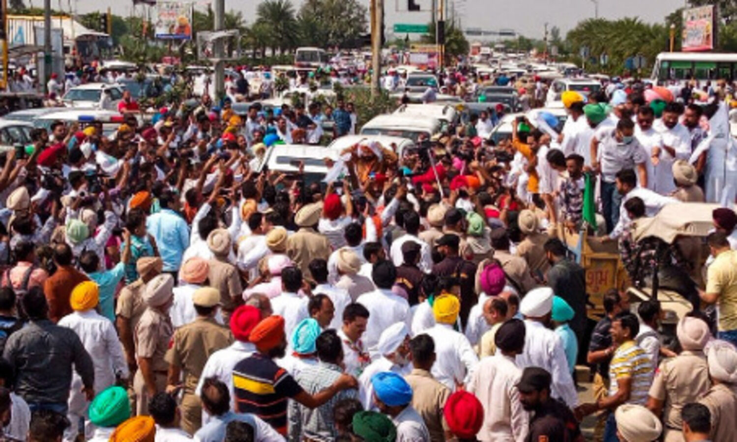 People from outside Uttar Pradesh start arriving at Lakhimpur for antim ardas of farmers