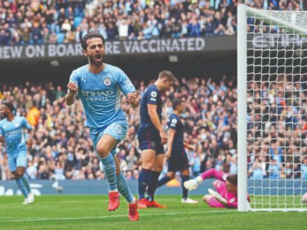 Silva and De Bruyne give Man City win over Burnley