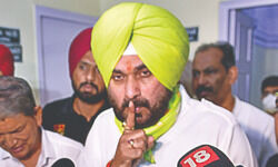 Sidhu seeks meeting with Sonia to discuss his 13-point agenda