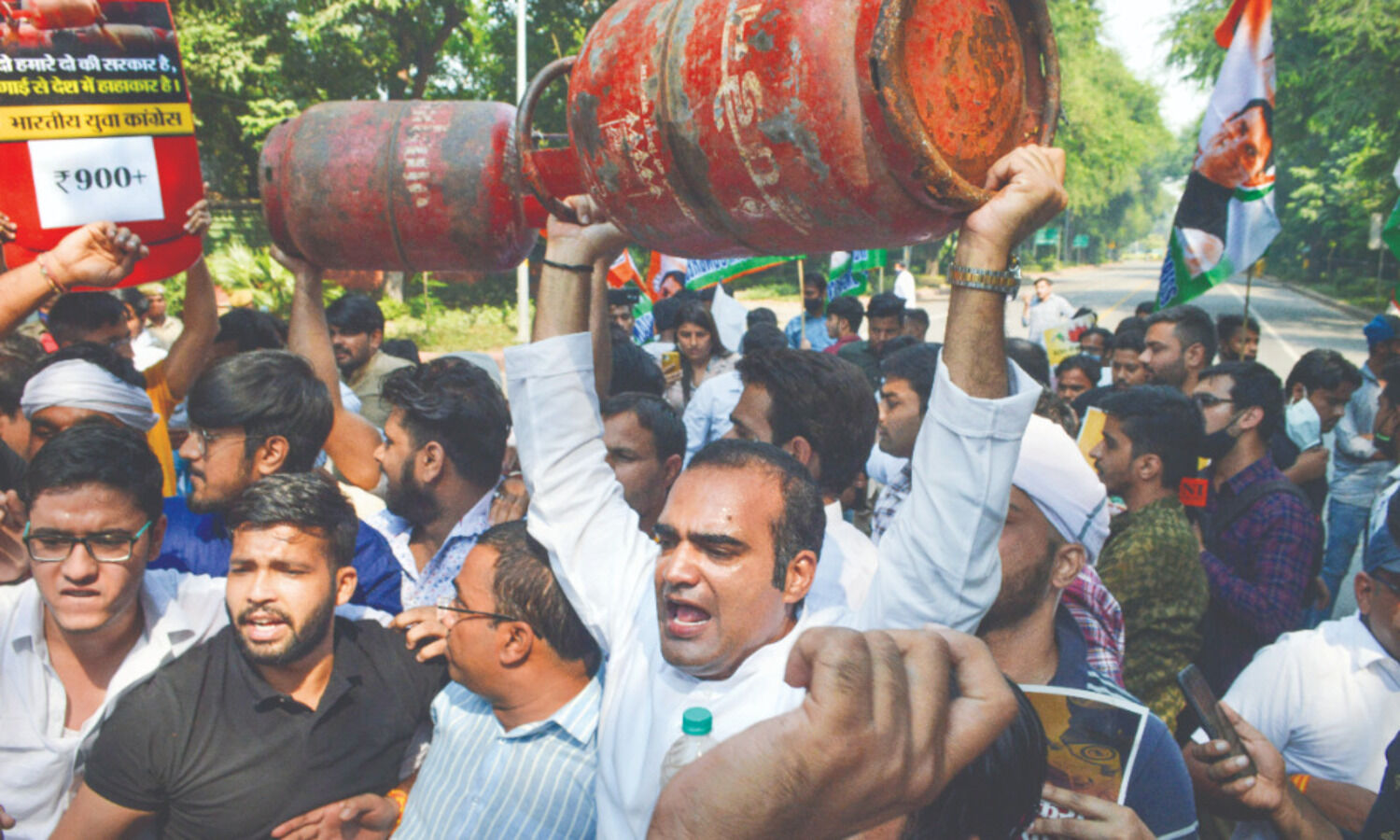 Centre resorting to tax extortion, alleges Rahul