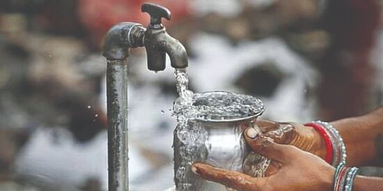 About 44% people in Delhi slums depend on bottled water, 76% homes have piped water