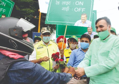 Red Light on Gaadi Off launched at 100 key intersections Red Light on Gaadi Off launched at 100 key intersections