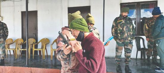 205 tourists stranded in Spiti rescued by Army 205 tourists stranded in Spiti rescued by Army