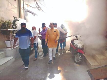 South Delhi Mayor goes on special fogging drive South Delhi Mayor goes on special fogging drive