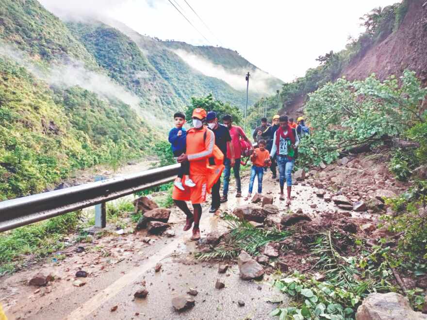 At least 70 tourists stuck in Ukhand, state promises help At least 70 tourists stuck in Ukhand, state promises help