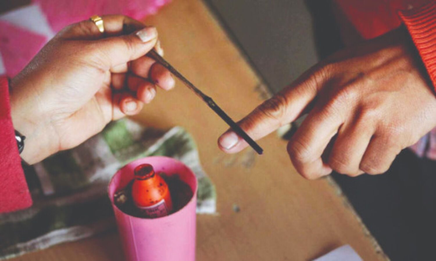 Parties not to hold political activity in areas adjoining bypoll-going constituencies: EC