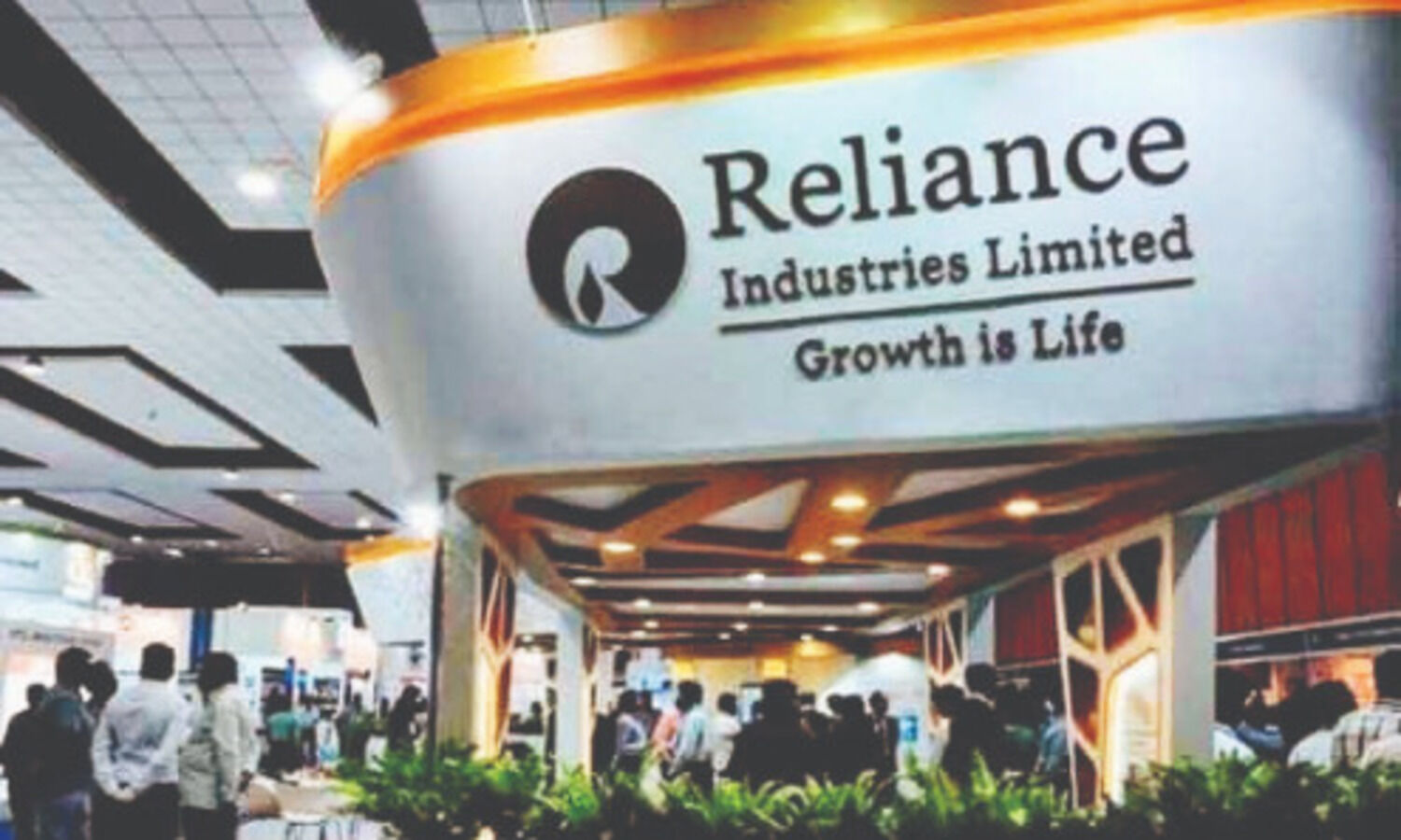 Reliance Industries posts 43% jump in second qtr net profit