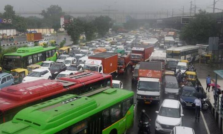 Delhi Traffic Police asks commuters to avoid Mathura Road from Ashram to Badarpur