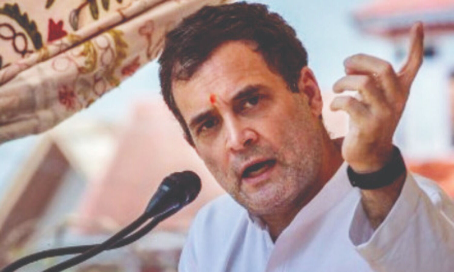 Fuel price hike: Cong slams govt, Rahul alleges tax dacoity