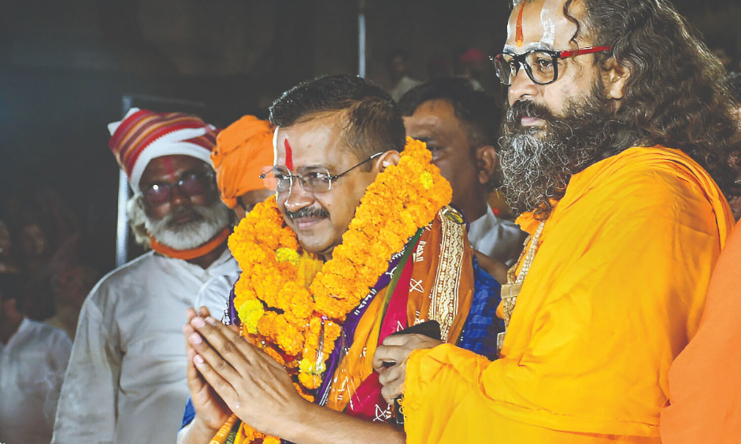 Kejriwal performs aarti on the banks of Saryu river in Ayodhya