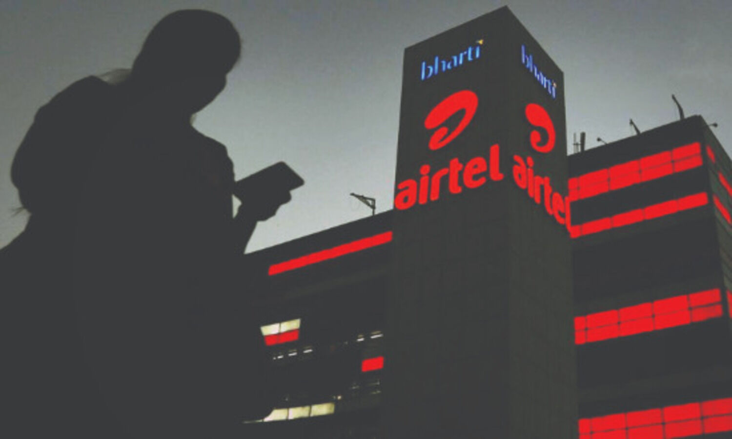 Airtel accepts moratorium   on spectrum, AGR payments