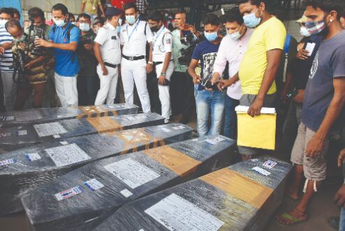 Gloom descends on Kolkata airport as bodies of 5 trekkers arrive from Ukhand Gloom descends on Kolkata airport as bodies of 5 trekkers arrive from Ukhand