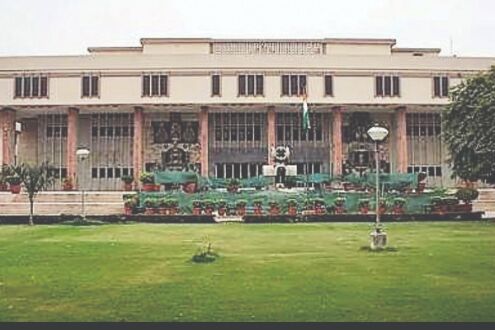 Delhi HC agrees to  hear challenge to Street Vendors Act