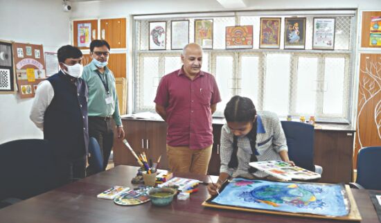 Maha Min visits schools to learn from Delhi govts model of public education Maha Min visits schools to learn from Delhi govts model of public education