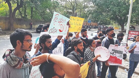 DU students allege police brutality during stir for reopening campus, cops deny allegations DU students allege police brutality during stir for reopening campus, cops deny allegations