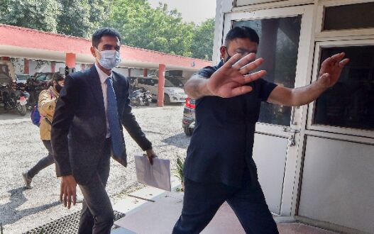 Wont arrest Sameer Wankhede without 3-day notice: Mumbai Police