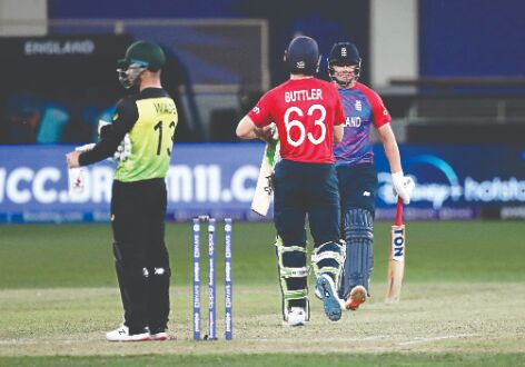 England crush Oz by 8 wickets, inch closer to semi-finals