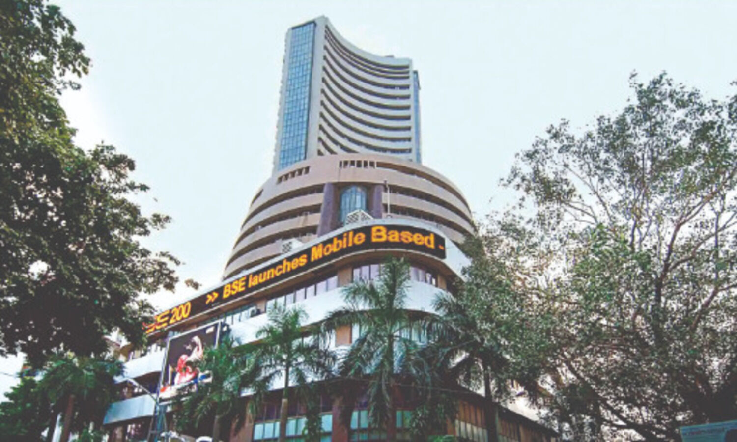 Macro data, earnings to play major role   in market movement this week: Analysts