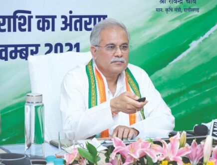 Baghel transfers Rs 1,511 cr to beneficiaries of 2 schemes Baghel transfers Rs 1,511 cr to beneficiaries of 2 schemes