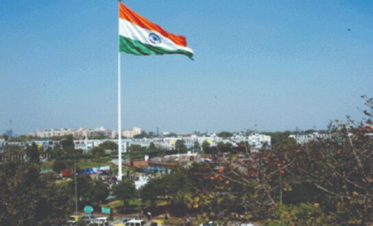 Delhi govt okays addl funds for installing 500 high-mast tricolours