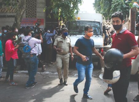 Shakespeare Sarani murder: Former driver of deceased arrested from Dankuni Shakespeare Sarani murder: Former driver of deceased arrested from Dankuni
