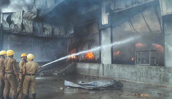 Fire breaks out at factory in Domjur; none injured so far Fire breaks out at factory in Domjur; none injured so far
