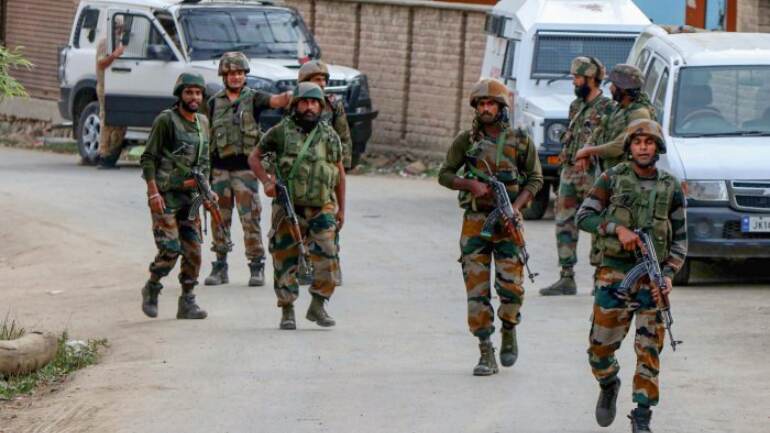 Terrorists manage to flee after brief gunfight with security forces in Srinagar Terrorists manage to flee after brief gunfight with security forces in Srinagar