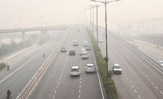 Cars pile-up on Eastern Peripheral E-way, leave 6 injured, couple critical Cars pile-up on Eastern Peripheral E-way, leave 6 injured, couple critical