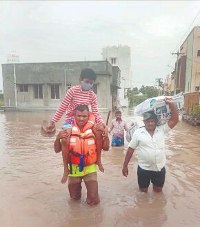 Orange alert in Chennai; CM Stalin visits rain-hit areas Orange alert in Chennai; CM Stalin visits rain-hit areas