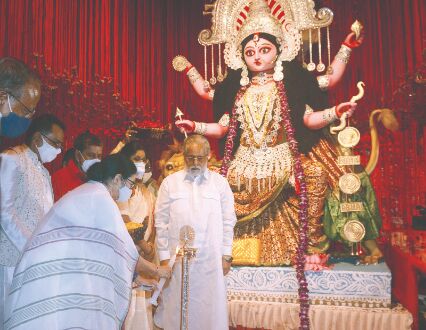 CM urges traders not to hike prices of veggies; inaugurates Jagaddhatri Puja CM urges traders not to hike prices of veggies; inaugurates Jagaddhatri Puja