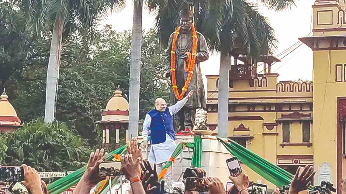 HM Amit Shah reaches Varanasi to attend meet HM Amit Shah reaches Varanasi to attend meet
