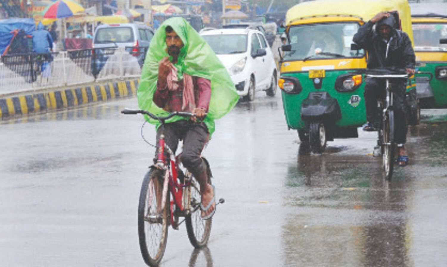 Heavy rains lash Kerala, CM appeals to keep vigil