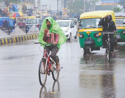 Heavy rains lash Kerala, CM appeals to keep vigil