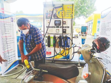 Punjab sees biggest decrease in petrol price, Ladakh on diesel
