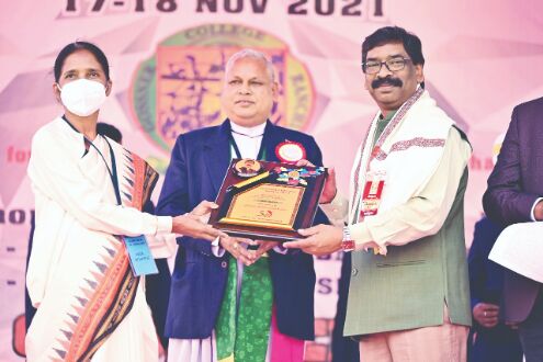 Soren hails role of missionaries in education promotion in Jharkhand Soren hails role of missionaries in education promotion in Jharkhand