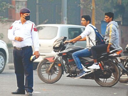 Asked for vehicle docus, man bites cops finger