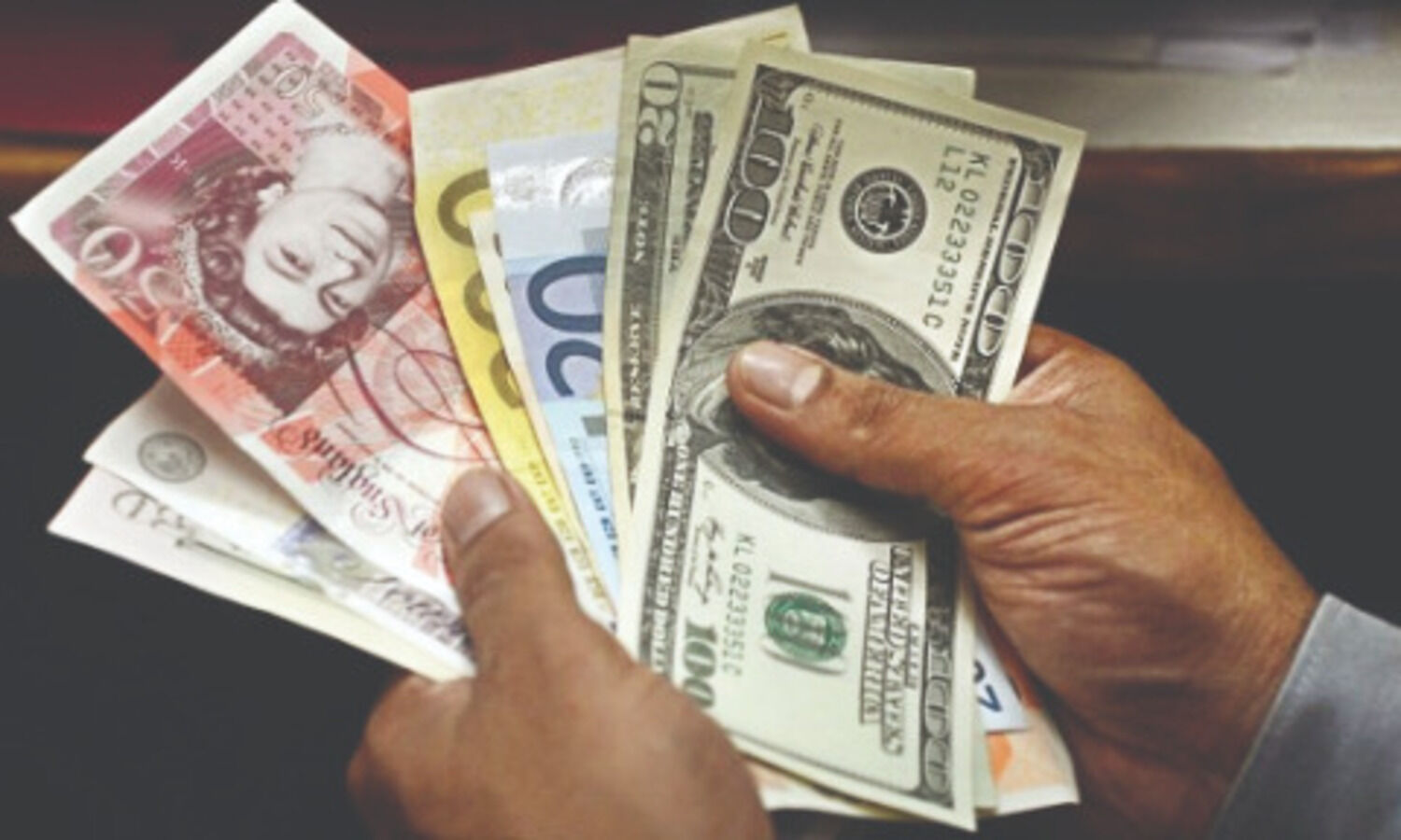 Indias forex reserves decline $763 million to $640.11 billion