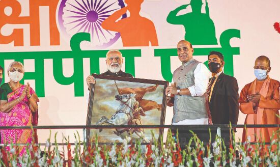 Modi launches devp projects worth over Rs 3,425 cr in Jhansi Modi launches devp projects worth over Rs 3,425 cr in Jhansi