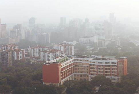 Delhis air quality very poor, likely to improve from today Delhis air quality very poor, likely to improve from today